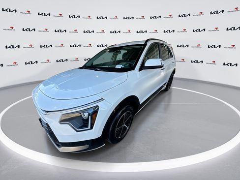 Certified 2024 Kia Niro SX image 4