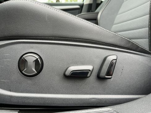 Used 2025 Volkswagen Jetta SE image 23