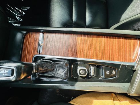 Used 2021 Volvo S60 T6 Momentum image 31