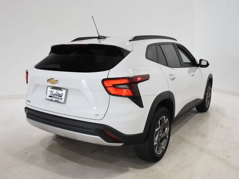 Used 2025 Chevrolet Trax LT FWD image 4
