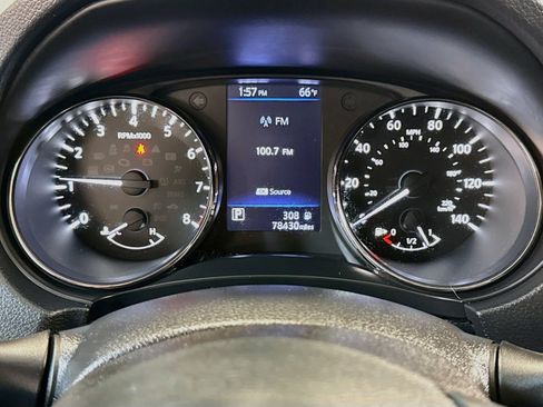 Used 2018 Nissan Rogue SV w/ Premium Package AWD/4WD image 13