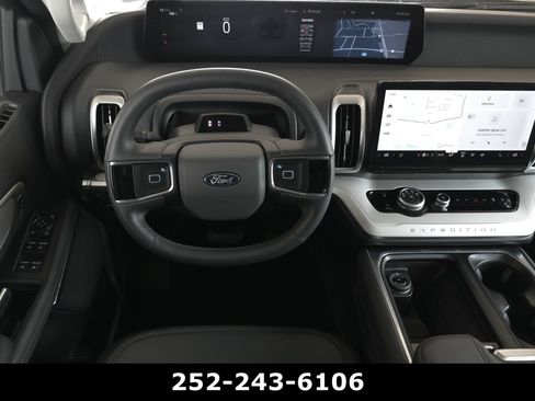Used 2025 Ford Expedition Max Active AWD/4WD image 13
