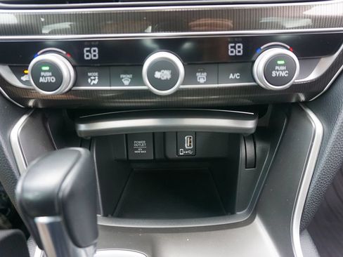 Used 2018 Honda Accord Sport image 11