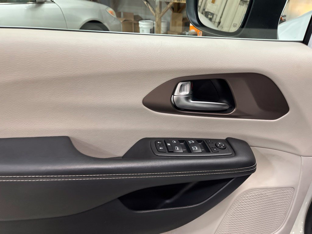 Used 2023 Chrysler Voyager LX FWD image 14