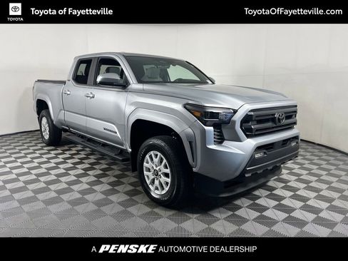 Used 2024 Toyota Tacoma SR5 AWD/4WD image 9