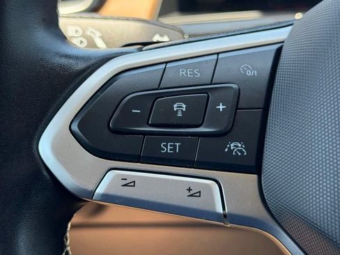 Used 2025 Volkswagen Atlas SE FWD image 21