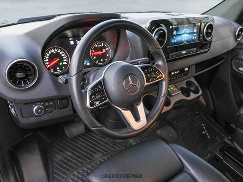 Used 2022 Mercedes-Benz Sprinter 2500 image 18