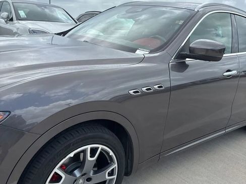 Used 2017 Maserati Levante w/ Luxury Package AWD/4WD image 2