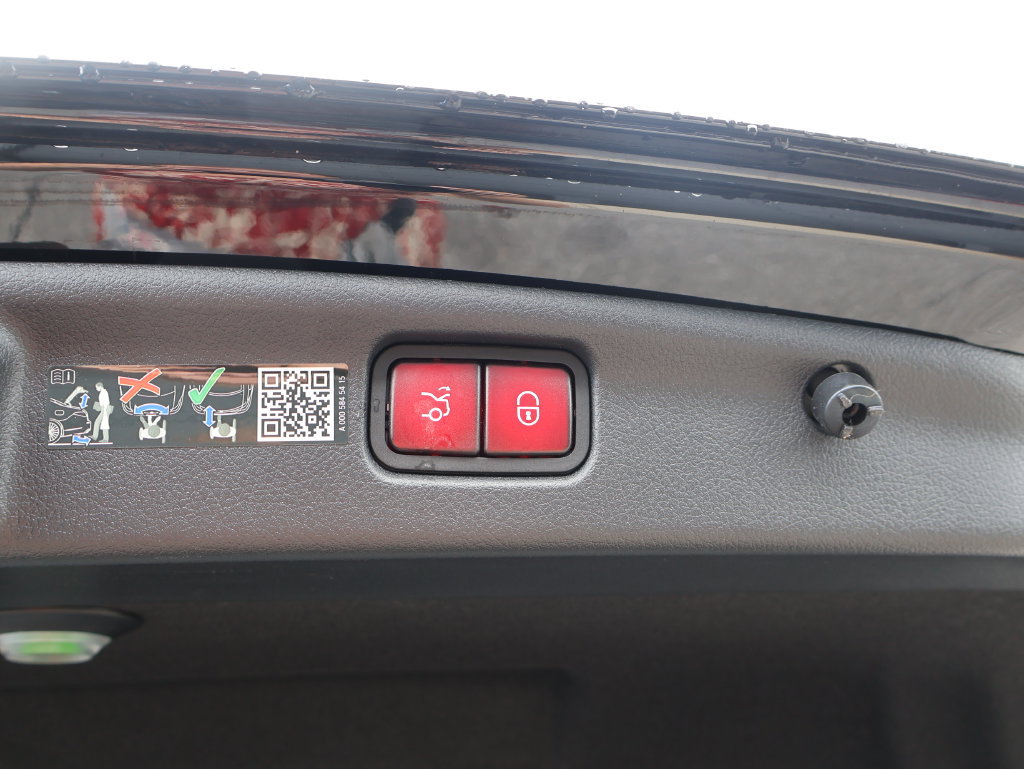Used 2025 Mercedes-Benz C 300 4MATIC Sedan image 16
