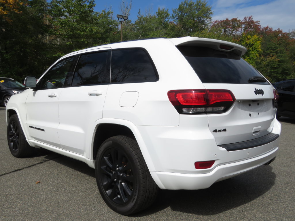 Used 2018 Jeep Grand Cherokee Altitude AWD/4WD image 7