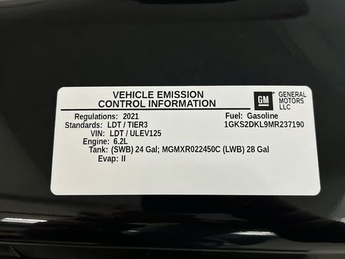 Used 2021 GMC Yukon Denali w/ Advanced Technology Package AWD/4WD image 23