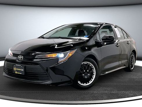 Used 2023 Toyota Corolla LE FWD image 3