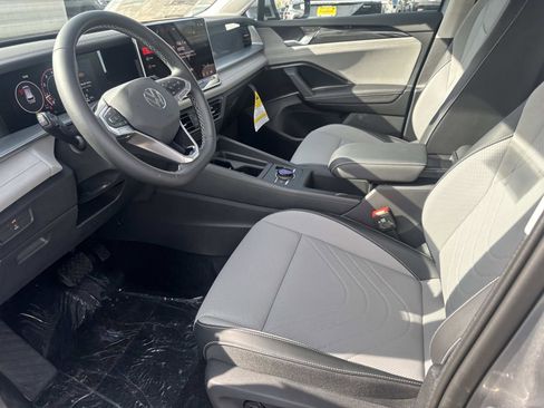 New 2026 Volkswagen Tiguan SE image 12