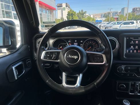 Used 2019 Jeep Wrangler Unlimited Sahara AWD/4WD image 13