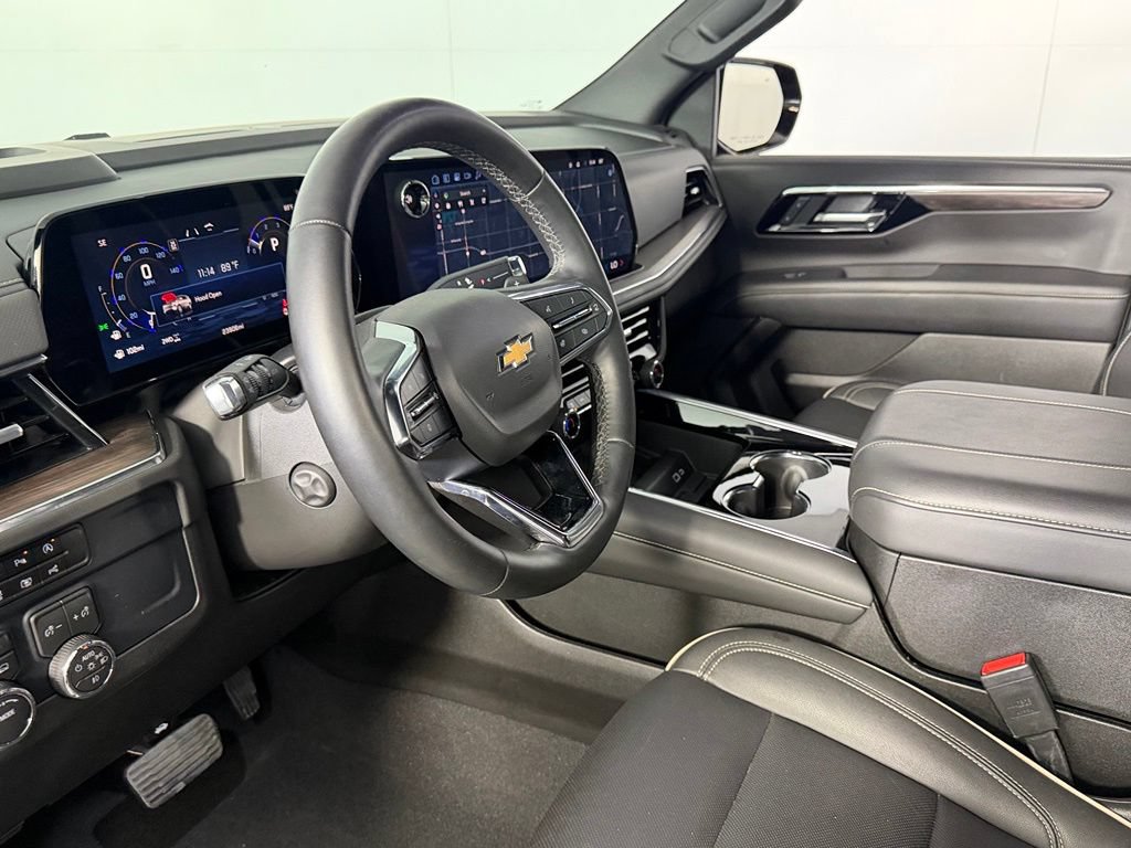 Used 2026 Chevrolet Suburban Premier AWD/4WD image 11