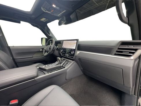 Used 2025 Lexus GX 550 image 32