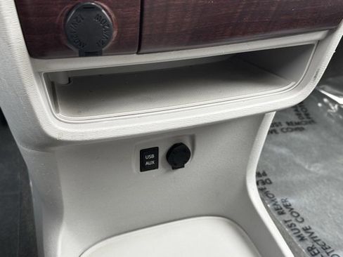 Used 2013 Toyota Sienna XLE image 19