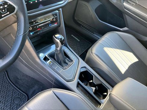 Certified 2023 Volkswagen Tiguan SE R-Line image 17