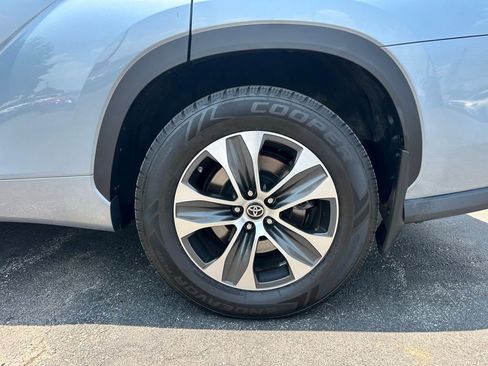 Used 2022 Toyota Highlander XLE image 29