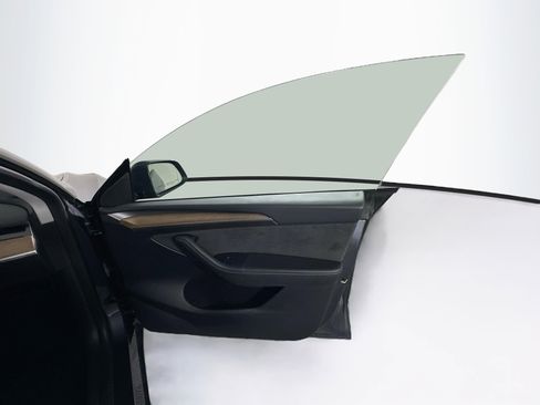 Used 2023 Tesla Model Y 2WD image 32