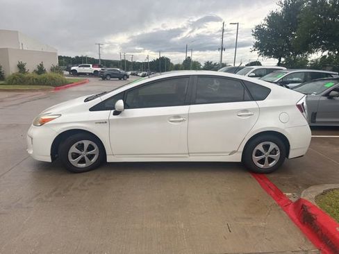 Used 2013 Toyota Prius Four w/ Deluxe Solar Roof Pkg FWD image 5