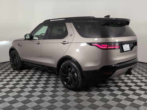 Used 2025 Land Rover Discovery Dynamic SE image 3