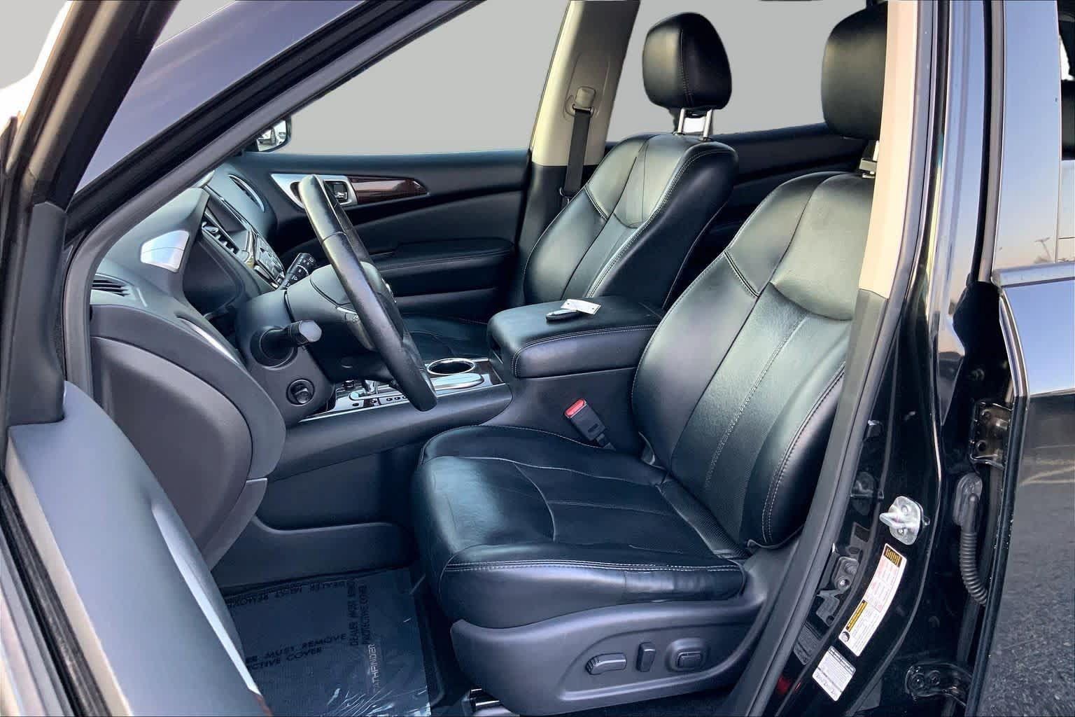 Used 2015 Nissan Pathfinder Platinum w/ Cargo Package FWD image 8