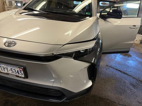 Used 2023 Toyota bZ4X XLE w/ Weather Package image 30