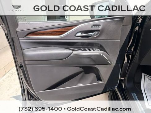 Used 2023 Cadillac Escalade Premium Luxury AWD/4WD image 20