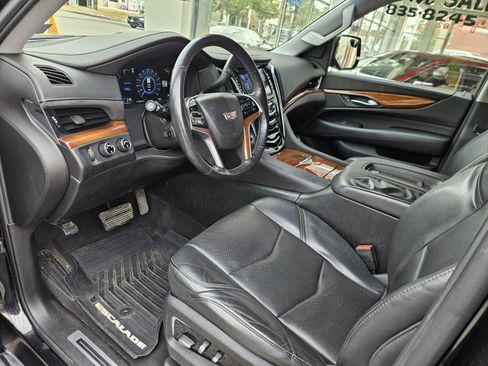 Used 2017 Cadillac Escalade ESV 4WD image 27