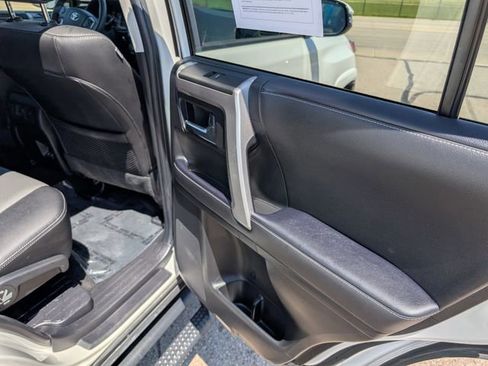 Used 2022 Toyota 4Runner SR5 Premium w/ Moonroof Package AWD/4WD image 6