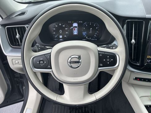 Used 2020 Volvo XC60 T6 Momentum w/ Protection Package Premier AWD/4WD image 18