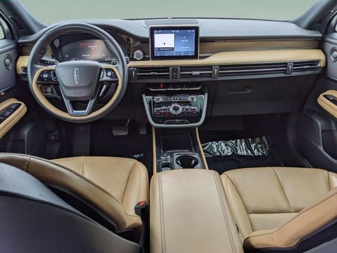 Used 2021 Lincoln Corsair Reserve image 11