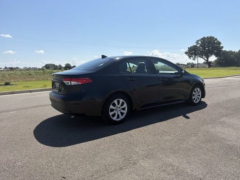 Used 2024 Toyota Corolla LE FWD image 5