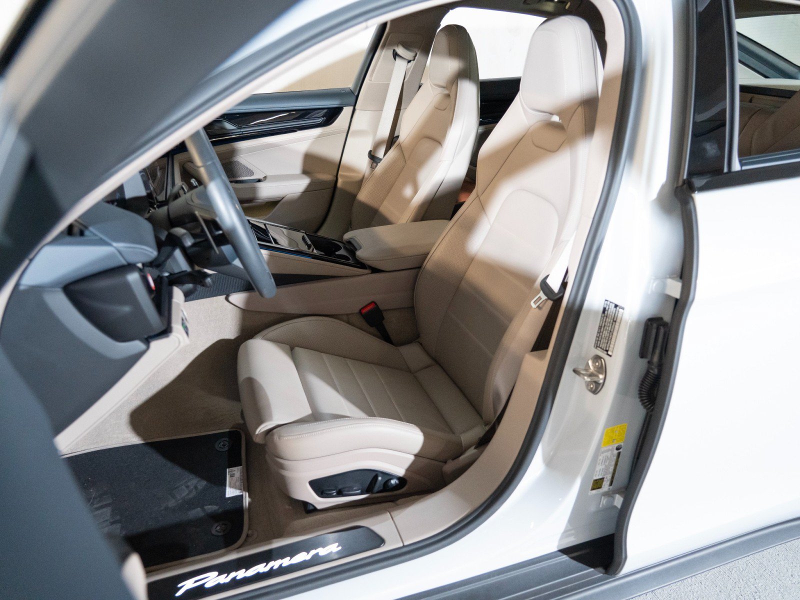 Certified 2026 Porsche Panamera RWD image 5