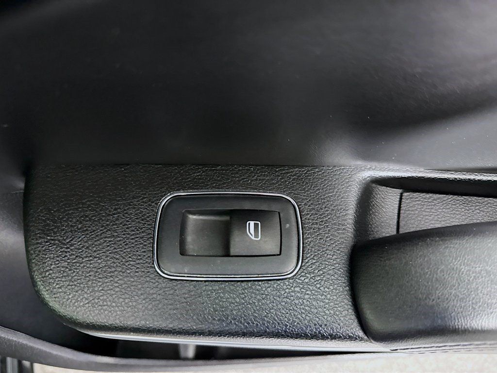 Used 2023 Chrysler 300 Touring w/ Safetytec Plus Group RWD image 30