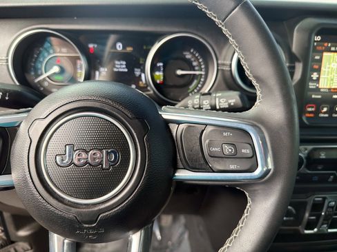 Used 2023 Jeep Wrangler Unlimited Sahara image 27