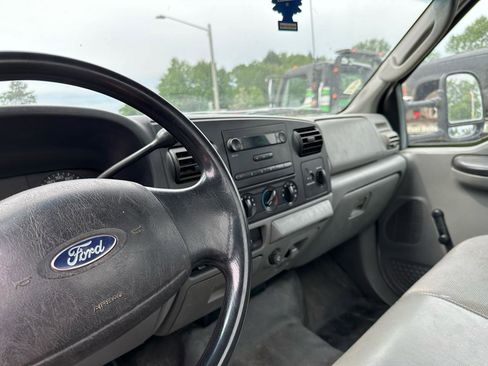 Used 2007 Ford F550 2WD Regular Cab Super Duty image 8
