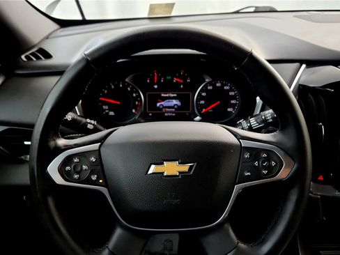 Used 2023 Chevrolet Traverse LT image 18