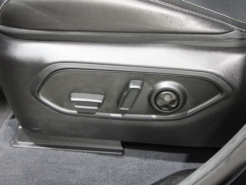 Used 2023 Jeep Grand Cherokee Limited w/ Black Appearance Package image 4