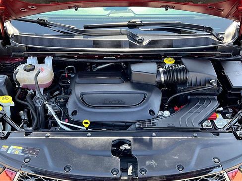 Used 2023 Chrysler Pacifica Touring-L AWD/4WD image 14