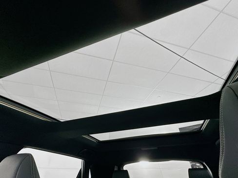 Used 2025 Toyota bZ4X FWD image 26