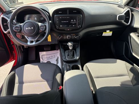 Certified 2025 Kia Soul LX w/ LX Technology Package FWD image 14
