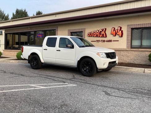Used 2019 Nissan Frontier SV w/ Value Truck Package AWD/4WD image 2