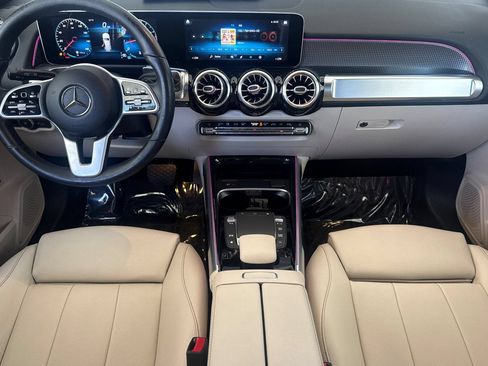 Used 2021 Mercedes-Benz GLB 250 image 3