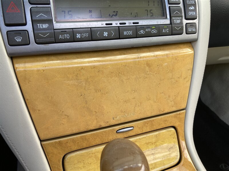 Used 2002 Lexus SC 430 Convertible RWD image 27