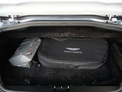 Used 2022 Aston Martin DB11 Volante image 24