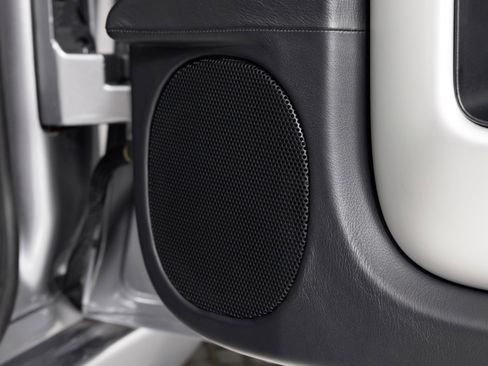 Used 2006 Ford GT RWD image 40