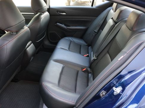 Used 2024 Nissan Altima 2.5 SR FWD image 9