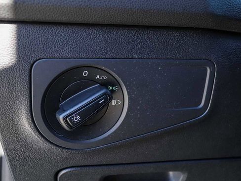 Used 2020 Volkswagen Tiguan S image 23